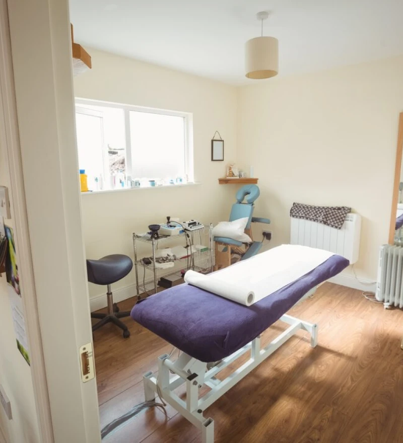 Manual therapy zone with treatment table and equipment.