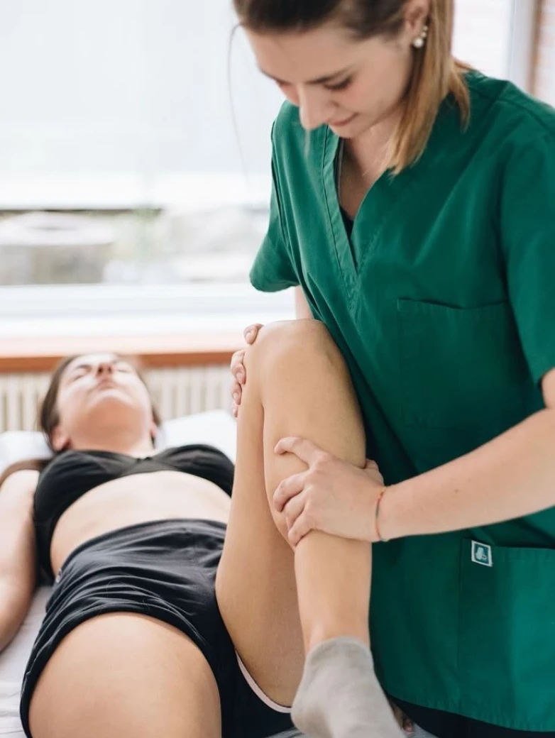 Physiotherapist providing a personalized one-on-one treatment plan for a patient.